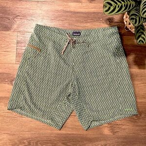 Patagonia || Men’s Wavefarer® Board Shorts - 19"